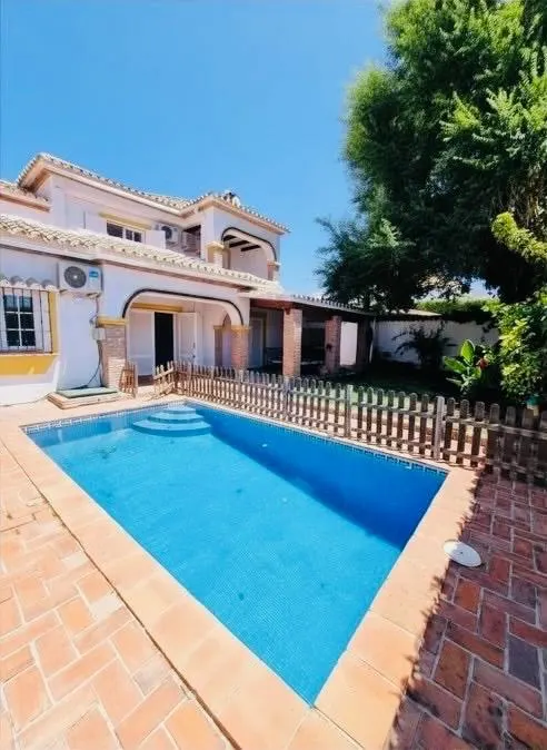 Pareado en Las Lomas de Río Verde, Marbella
